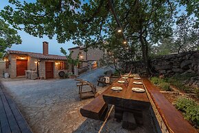 Villa Stone House Magarac