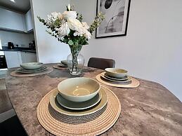 Impressive 1 Bed Apartment - Chavasse Apartments