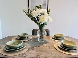 Impressive 1 Bed Apartment - Chavasse Apartments
