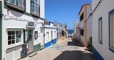 Studio Free Parking 300m Walking to Beach Burgau