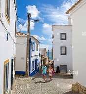 Studio Free Parking 300m Walking to Beach Burgau