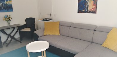 Studio Free Parking 300m Walking to Beach Burgau