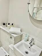 No 73 Aparthotel by condokeeper