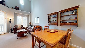 Mammoth Green #205 3 Bedroom Condo by RedAwning