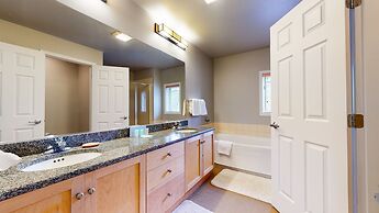 Mammoth Green #205 3 Bedroom Condo by RedAwning