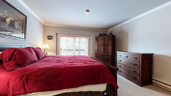 Mammoth Green #205 3 Bedroom Condo by RedAwning