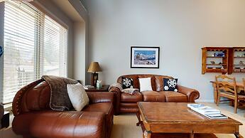 Mammoth Green #205 3 Bedroom Condo by RedAwning