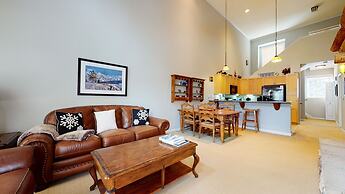 Mammoth Green #205 3 Bedroom Condo by RedAwning