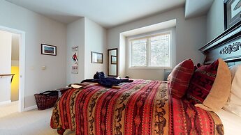 Mammoth Green #205 3 Bedroom Condo by RedAwning