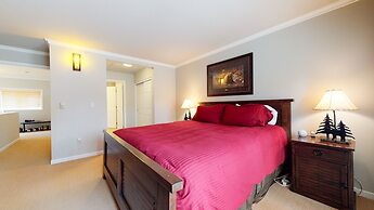 Mammoth Green #205 3 Bedroom Condo by RedAwning