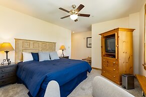 8363 Buffalo Lodge 3 Bedroom Condo by RedAwning