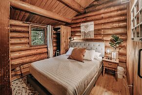 76gs - Genuine Log Cabin - Wifi - Pets Ok - Sleeps 4 2 Bedroom Home by