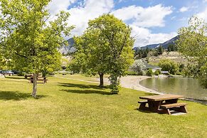 AMAZING 3Br Condo | Heated Pool & Hot Tub | Hm Theatre | Fire Table | 