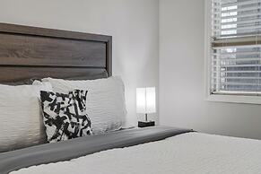 AMAZING 3Br Condo | Heated Pool & Hot Tub | Hm Theatre | Fire Table | 