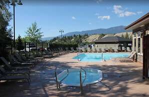 AMAZING 3Br Condo | Heated Pool & Hot Tub | Hm Theatre | Fire Table | 