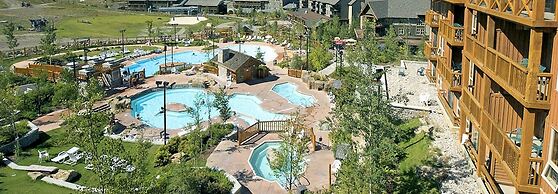FULLY RENOVATED 3-Br home | TRUE Ski In/Out | Free access to Pools & H