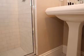 Maverick Suites at 402 Columbus Ave