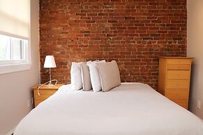 Maverick Suites at 402 Columbus Ave