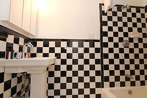 Maverick Suites at 402 Columbus Ave