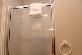 Maverick Suites at 402 Columbus Ave