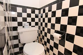 Maverick Suites at 402 Columbus Ave