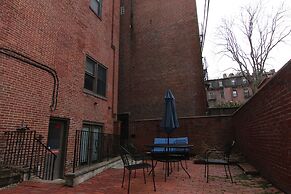 Maverick Suites at 402 Columbus Ave