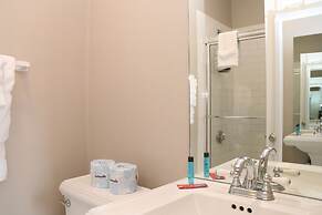 Maverick Suites at 402 Columbus Ave