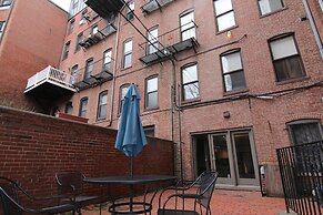 Maverick Suites at 402 Columbus Ave