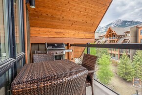 Luxury 3-Br Penthouse | INDOOR Pool & Hot Tub | Pool Table | 2 Decks +
