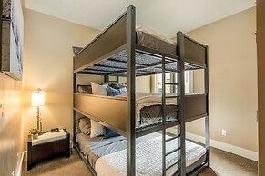 Luxury 3-Br Penthouse | INDOOR Pool & Hot Tub | Pool Table | 2 Decks +