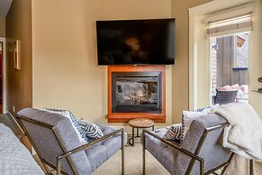 Luxury 3-Br Penthouse | INDOOR Pool & Hot Tub | Pool Table | 2 Decks +