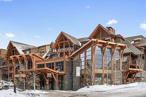 Luxury 3-Br Penthouse | INDOOR Pool & Hot Tub | Pool Table | 2 Decks +