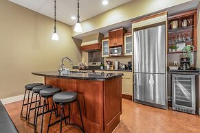 Luxury 3-Br Penthouse | INDOOR Pool & Hot Tub | Pool Table | 2 Decks +