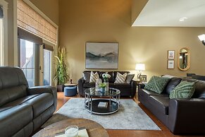 Luxury 3-Br Penthouse | INDOOR Pool & Hot Tub | Pool Table | 2 Decks +