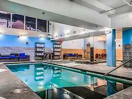 Luxury 3-Br Penthouse | INDOOR Pool & Hot Tub | Pool Table | 2 Decks +