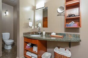 Luxury 3-Br Penthouse | INDOOR Pool & Hot Tub | Pool Table | 2 Decks +