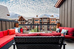 Luxury 3-Br Penthouse | INDOOR Pool & Hot Tub | Pool Table | 2 Decks +