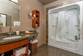 Luxury 3-Br Penthouse | INDOOR Pool & Hot Tub | Pool Table | 2 Decks +