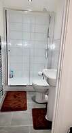 Charming 1-bed Apartment in Bradford City Holiday