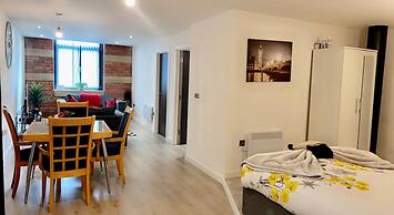 Charming 1-bed Apartment in Bradford City Holiday