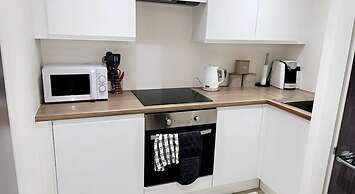 Charming 1-bed Apartment in Bradford City Holiday