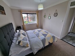 360 Serviced Accommodations - Swan Path Retreat - 2 Bedroom Apartment