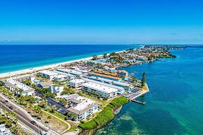 Gulf Breeze Ami-2bd-2ba-condo-private Beach Access-heater Pool-water V