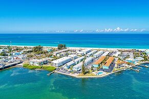 Gulf Breeze Ami-2bd-2ba-condo-private Beach Access-heater Pool-water V