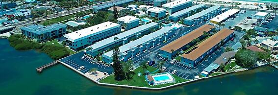 Gulf Breeze Ami-2bd-2ba-condo-private Beach Access-heater Pool-water V