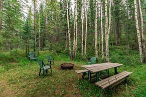 LUXURIOUS 5-Br Acreage | Year-Round Heated Pool & HotTub | Mtn View | 