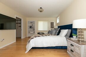 LUXURIOUS 5-Br Acreage | Year-Round Heated Pool & HotTub | Mtn View | 