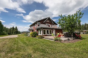 LUXURIOUS 5-Br Acreage | Year-Round Heated Pool & HotTub | Mtn View | 