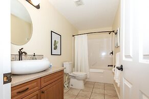 LUXURIOUS 5-Br Acreage | Year-Round Heated Pool & HotTub | Mtn View | 