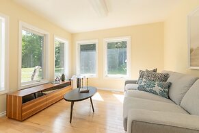 LUXURIOUS 5-Br Acreage | Year-Round Heated Pool & HotTub | Mtn View | 